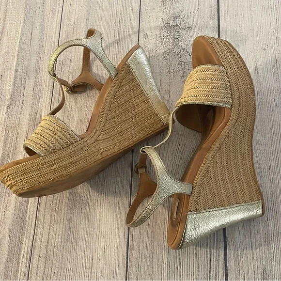 UGG woven straw platform wedge sandals with gold T-strap ankle strap, size 9.5 - Picture 12 of 14